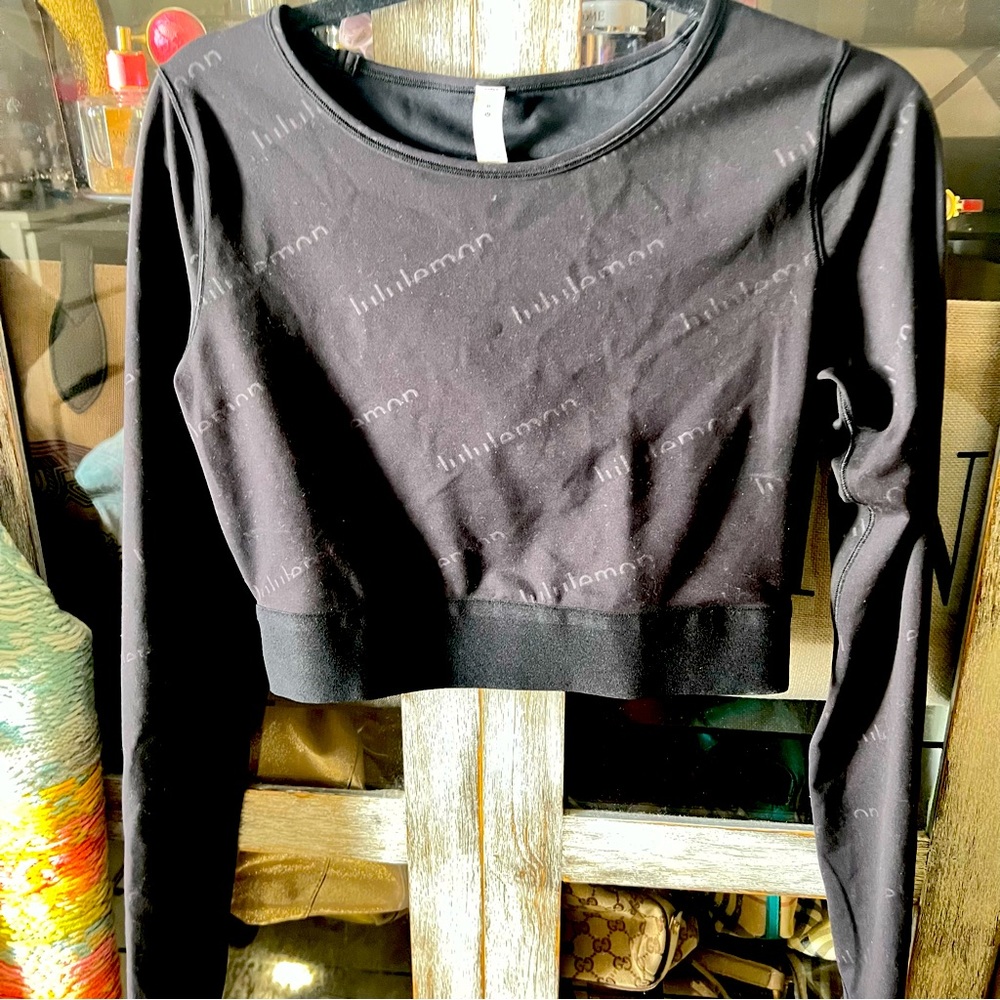 Lululemon crop top